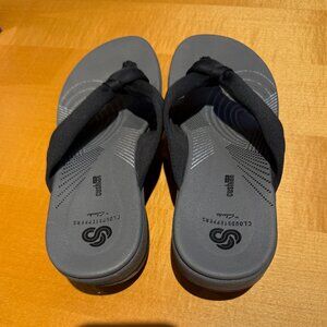 Black sandals, by Clark, size 8